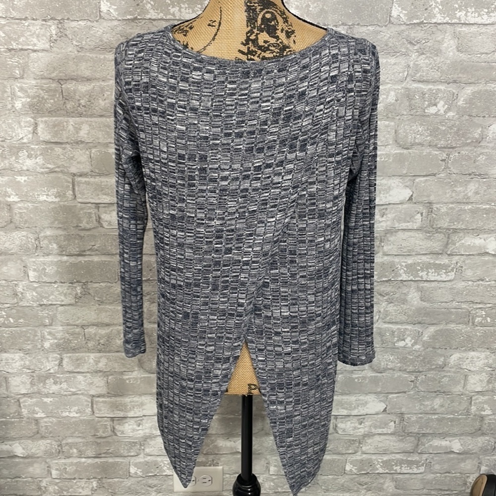 Fantastic Fawn Split Open Back Pullover Lightweight Sweater - Picture 4 of 5